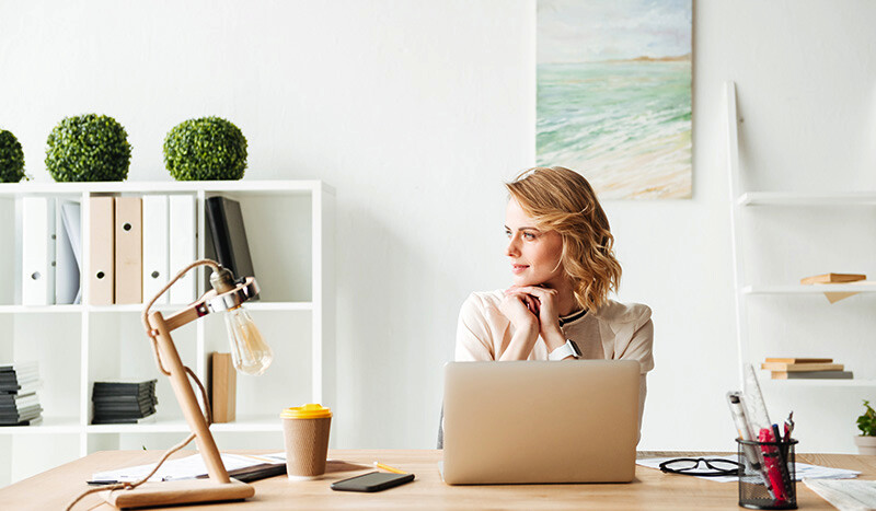 Jak stworzyć uporządkowane i funkcjonalne biuro domowe